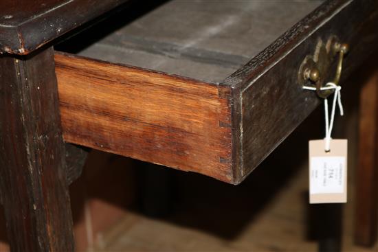 An 18th century oak side table W.85cm